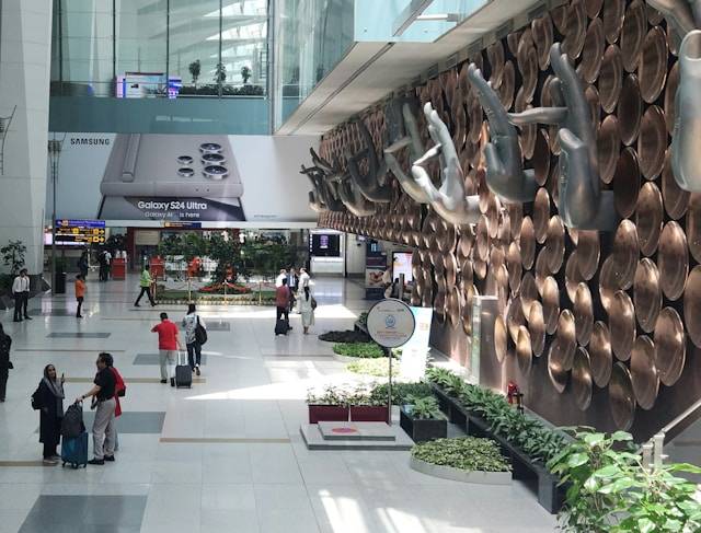 alt="delhi airport" 